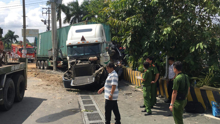 Tạm giữ tài xế xe container gây tai nạn làm 5 người chết ở Tây Ninh - Ảnh 1.