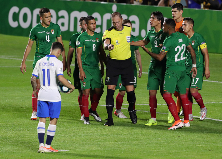 VAR cứu Samba trong trận mở màn Copa America 2019 - Ảnh 3.