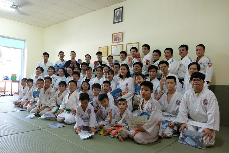 Lính thủy Nhật vật Judo với vận động viên Việt - Ảnh 4.