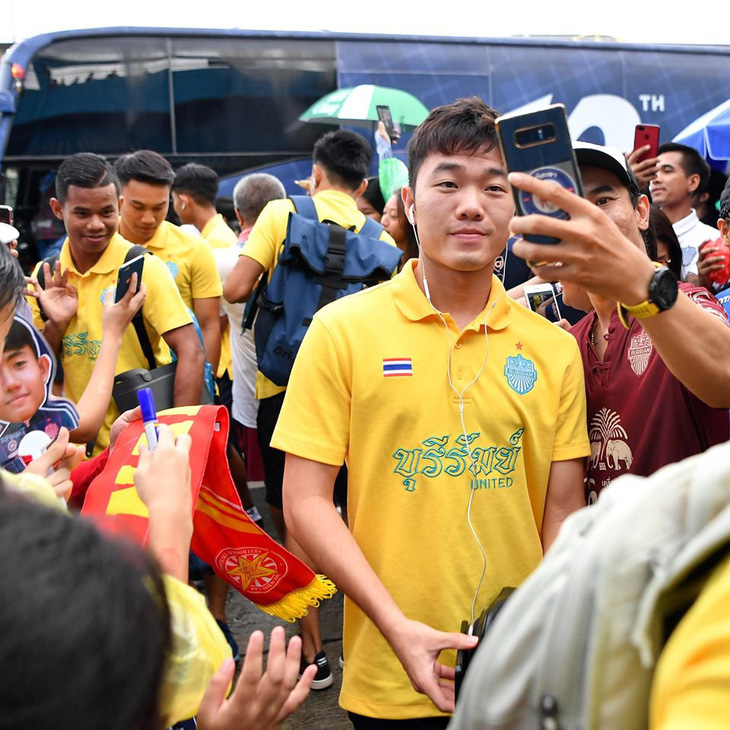 Văn Lâm nhận 2 bàn thua, Xuân Trường ngồi ngoài trận thứ 2 sau Kings Cup - Ảnh 1.