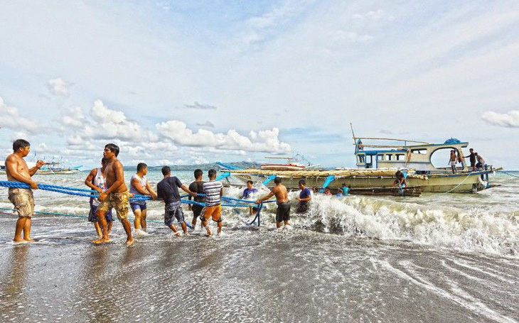 Phản bác Trung Quốc, Philippines khẳng định tàu Việt Nam cứu ngư dân