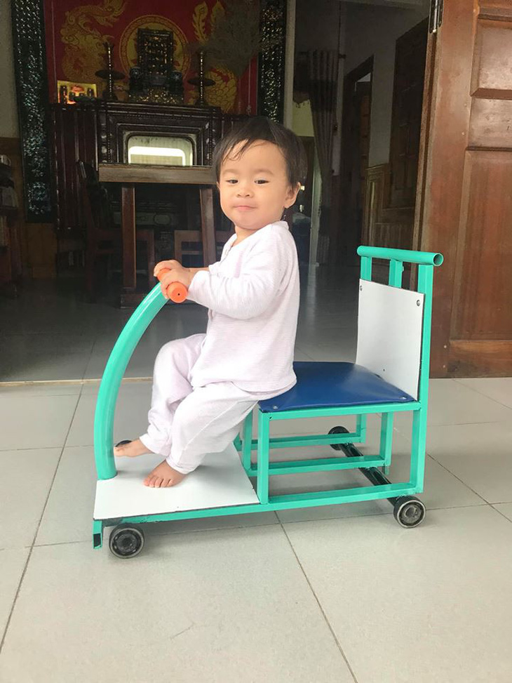 Thầy giáo tự tay làm tàu lượn mini, xích đu... cho con gái - Ảnh 9.