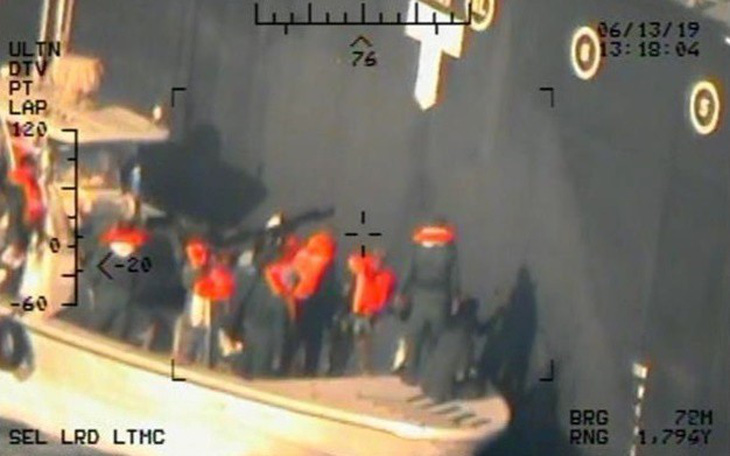 Mỹ tung bằng chứng lính Iran tháo mìn trên tàu để xóa dấu vết