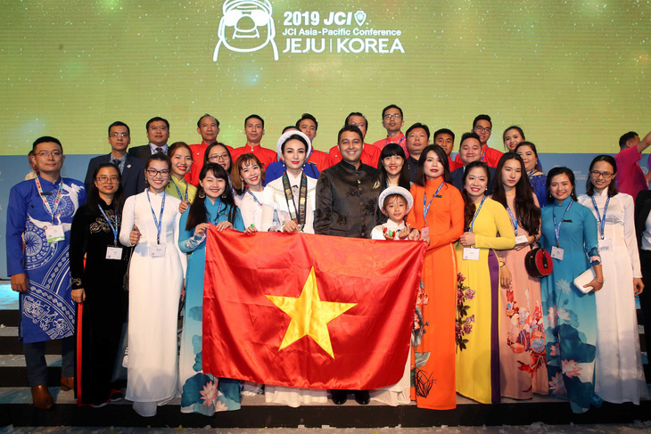 Áo dài Việt Nam gây ấn tượng tại Hội nghị JCI thế giới - Ảnh 2.