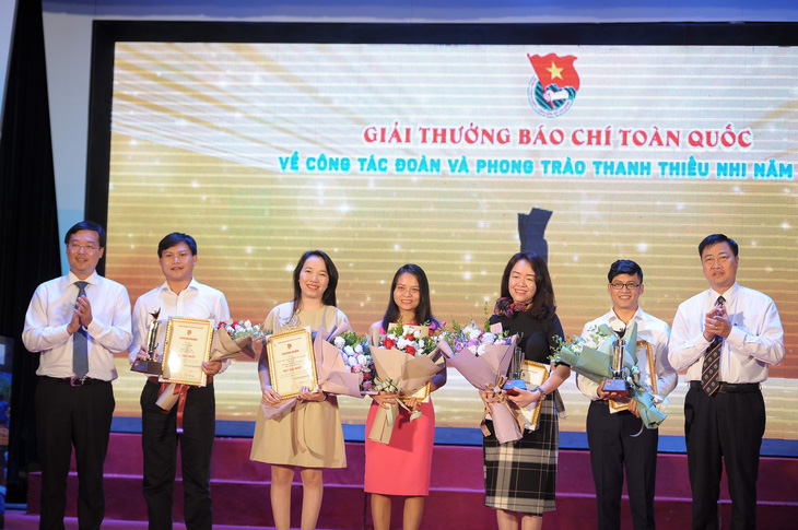 Trao giải báo chí viết về công tác Đoàn năm 2019 - Ảnh 1.