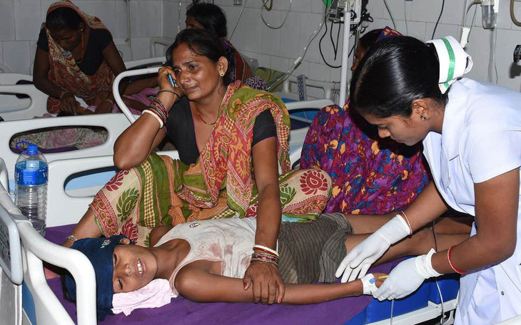 Hơn 100 trẻ em Ấn Độ tử vong vì hạ đường huyết, viêm não cấp