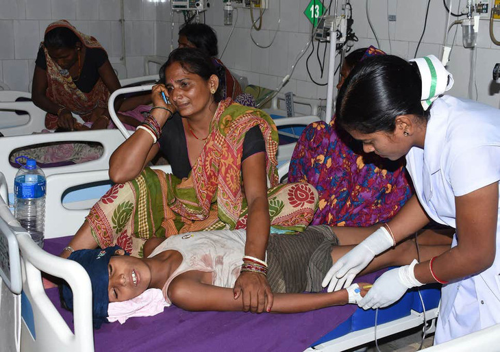 Hơn 100 trẻ em Ấn Độ tử vong vì hạ đường huyết, viêm não cấp - Ảnh 1.