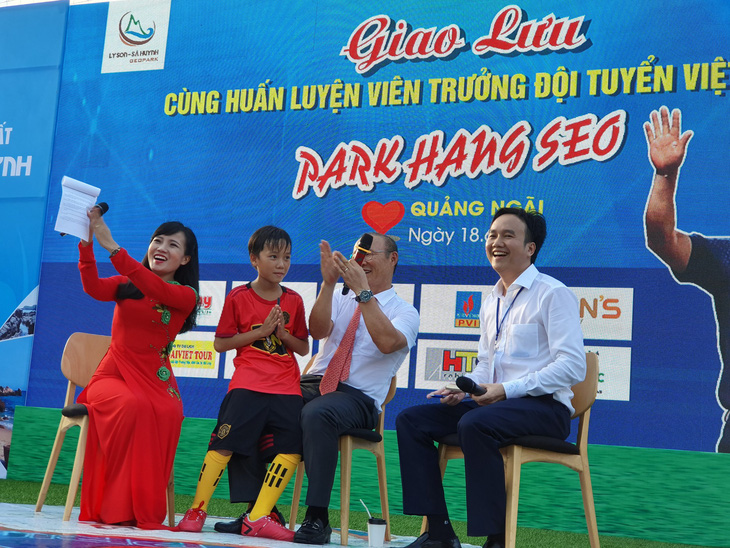 Ông Park Hang Seo hứa sẽ làm hết mình vì bóng đá Việt Nam - Ảnh 7.