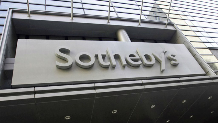 Tỉ phú Pháp đón gió mua lại nhà đấu giá Sotheby’s với giá cao - Ảnh 1.