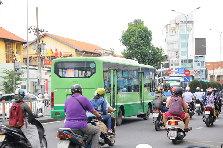 Nụ cười sau tay lái - Ảnh 1.