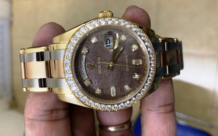 Làm giả giấy tờ ngoạn mục lừa đảo lấy đồng hồ Rolex giá 890 triệu