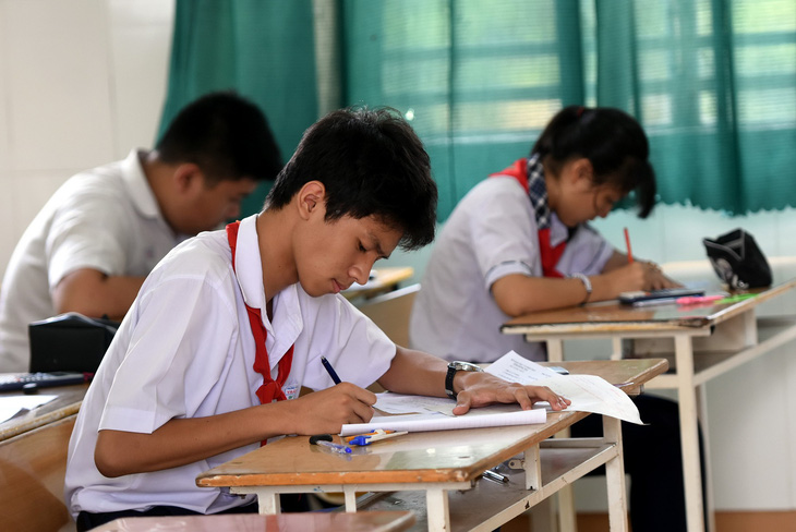 Điểm chuẩn tuyển sinh lớp 10 tại Đồng Nai giảm sâu - Ảnh 1.