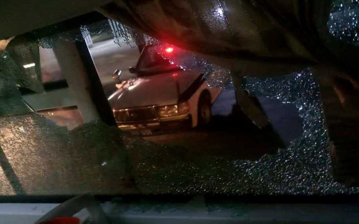 Xe khách chạy qua Thanh Hóa bị ném gạch đá trong đêm