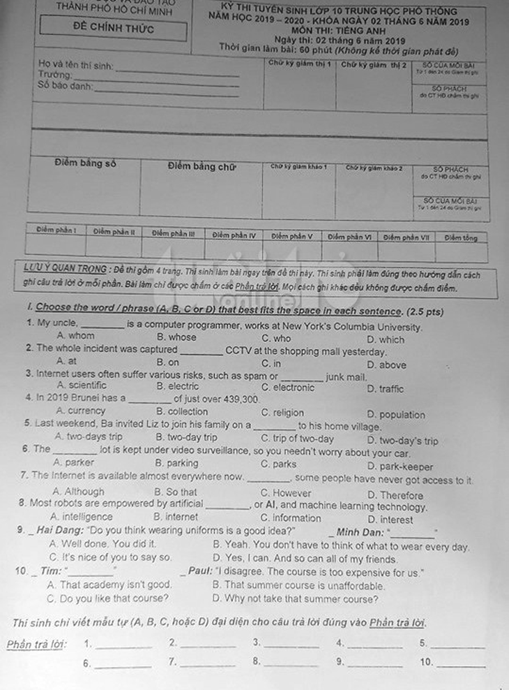 Đề thi tiếng Anh vừa sức, thí sinh TP.HCM tươi cười ra về - Ảnh 2.