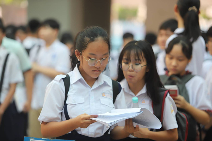 Gần 200.000 thí sinh chính thức bước vào thi lớp 10 tại TP.HCM và Hà Nội - Ảnh 7.
