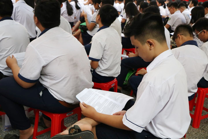 Gần 200.000 thí sinh chính thức bước vào thi lớp 10 tại TP.HCM và Hà Nội - Ảnh 9.