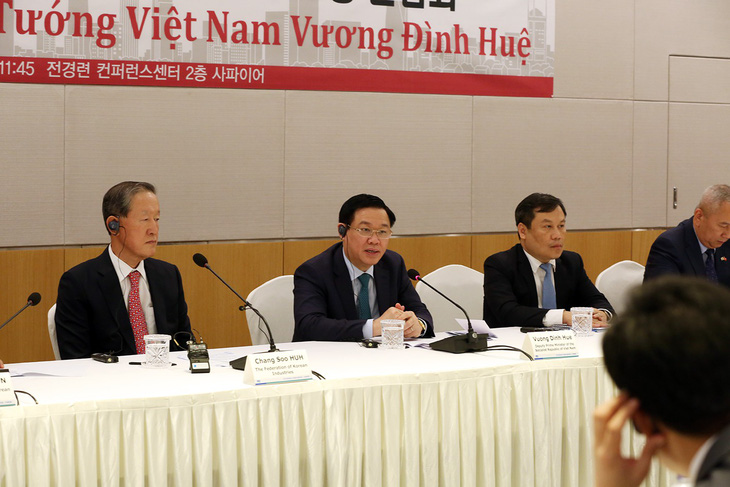 Doanh nghiệp Hàn Quốc có thể mua ngân hàng yếu kém của Việt Nam - Ảnh 2.