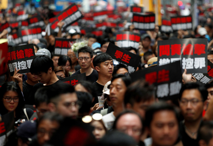 Nhìn gương Hong Kong, giới chính trị Đài Loan giữ khoảng cách với Bắc Kinh - Ảnh 2.
