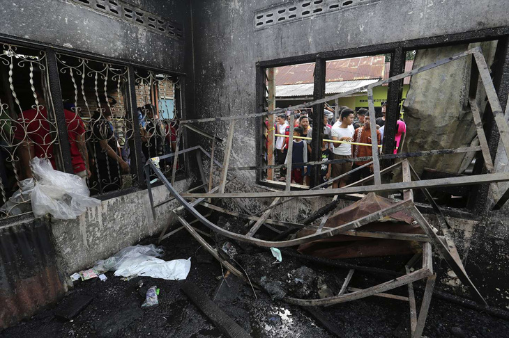 Cháy xưởng diêm không phép ở Indonesia, ít nhất 30 người thiệt mạng - Ảnh 1.