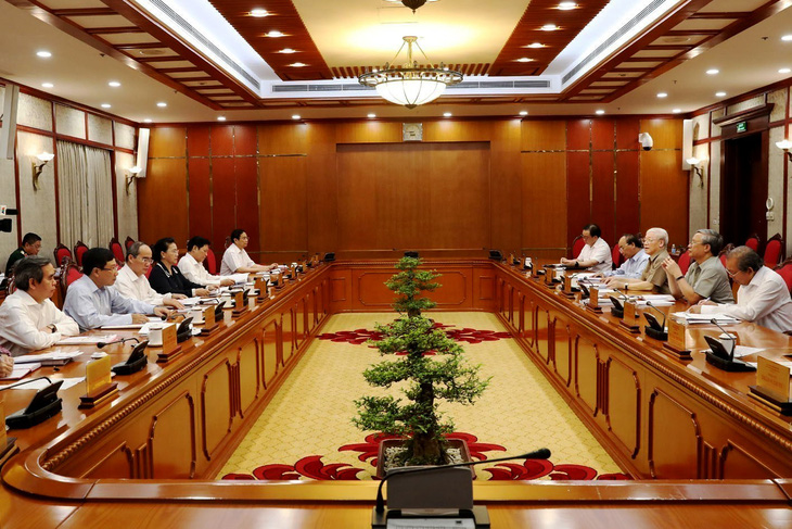 Tổng bí thư, Chủ tịch nước Nguyễn Phú Trọng chủ trì họp Bộ Chính trị - Ảnh 4.