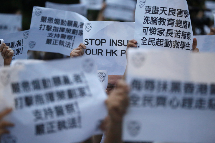 Người Hong Kong biểu tình phản đối... người biểu tình - Ảnh 5.