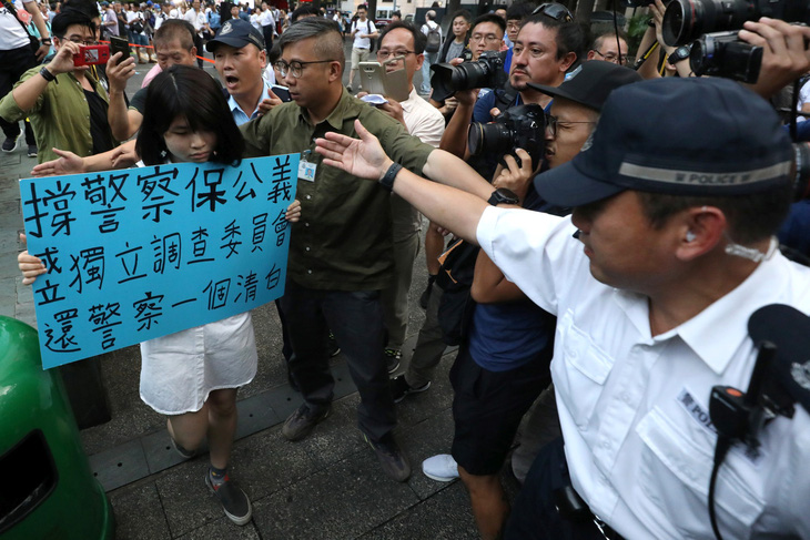 Người Hong Kong biểu tình phản đối... người biểu tình - Ảnh 7.
