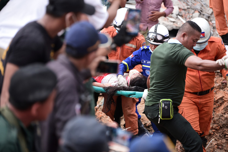 Đã có 18 người chết ở công trình bị sập ở Campuchia - Ảnh 1.