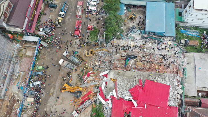 Đã có 18 người chết ở công trình bị sập ở Campuchia - Ảnh 2.