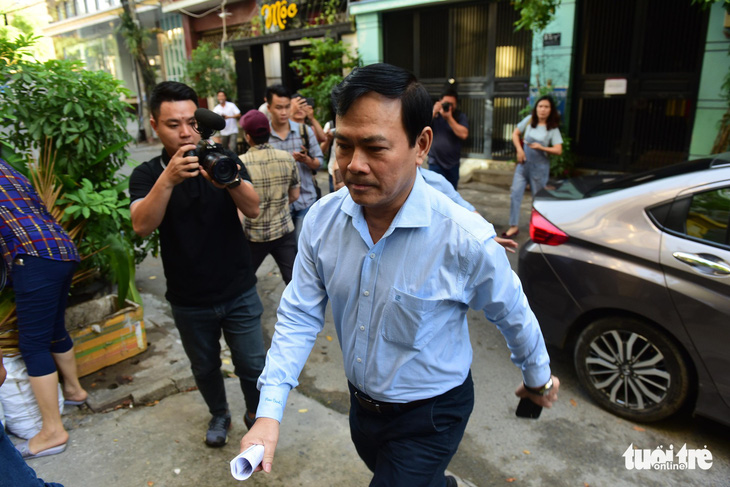 Ông Nguyễn Hữu Linh hầu tòa vụ nghi dâm ô bé gái trong thang máy - Ảnh 1.