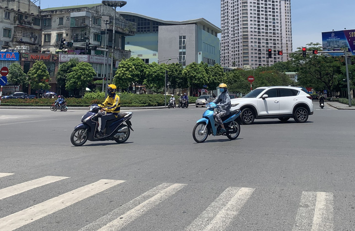 Cảnh báo tia cực tím nguy cơ gây hại cao ở Đà Nẵng - Ảnh 1.