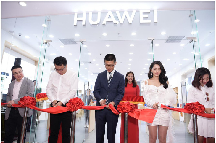 Huawei khai trương cửa hàng trải nghiệm tại TP HCM - Ảnh 1.