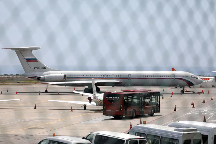 Máy bay quân sự Nga lại đáp xuống sân bay Venezuela - Ảnh 1.