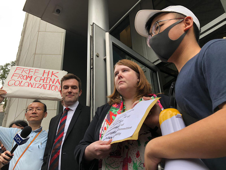 Người biểu tình Hong Kong gây sức ép với G20 về dự luật dẫn độ - Ảnh 1.