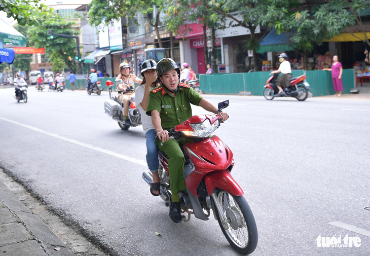 Anh công an hai năm liền giải cứu thí sinh suýt trễ giờ thi - Ảnh 3.