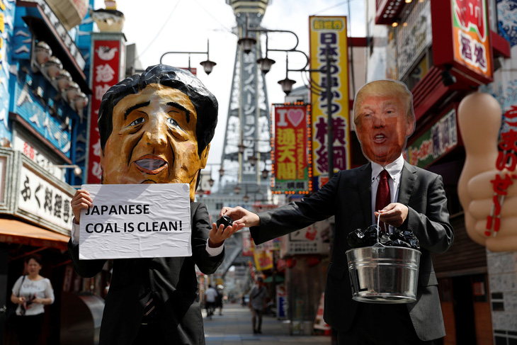 Các nhà lãnh đạo G20 xuống đường biểu tình ở Osaka - Ảnh 3.