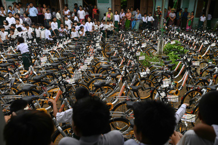 Tái chế hơn 10.000 chiếc xe đạp tặng học sinh nghèo - Ảnh 2.