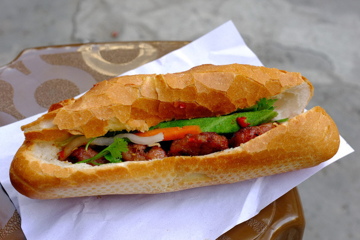 7 loại bánh mì trứ danh chỉ nhắc đã thèm ở TP.HCM - Ảnh 7.