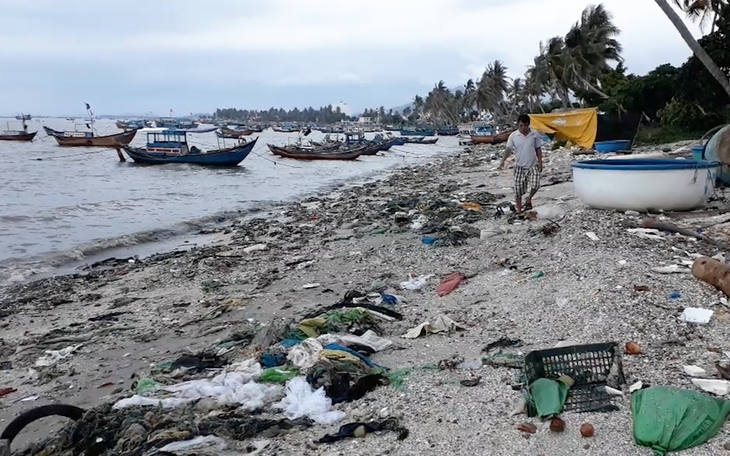 Video rác thải gây ô nhiễm môi trường ở vịnh Vân Phong