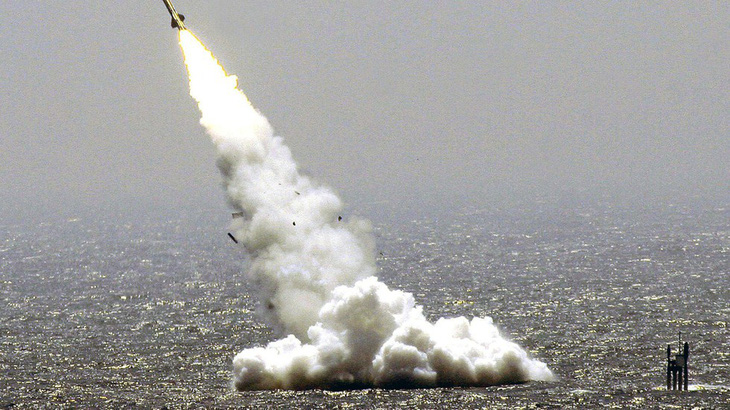Báo Nga: Trung Quốc thử nghiệm tên lửa đạn đạo thế hệ mới phóng từ tàu ngầm - Ảnh 1.