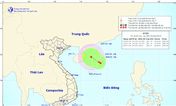Vùng áp thấp trên Biển Đông đang hướng vào đất liền Việt Nam - Ảnh 1.