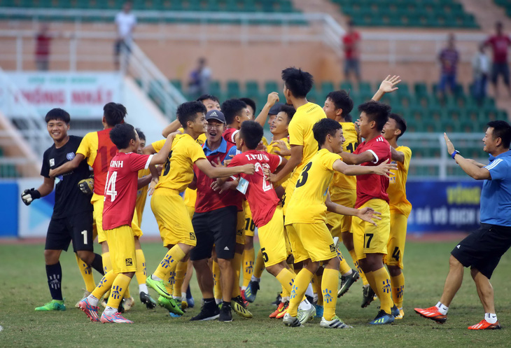 Khi Văn Quyến, Như Thuật làm thầy và U15 SLNA tỏa sáng  - Ảnh 1.