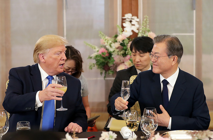 Chờ cú bắt tay Trump - Kim ở DMZ - Ảnh 1.