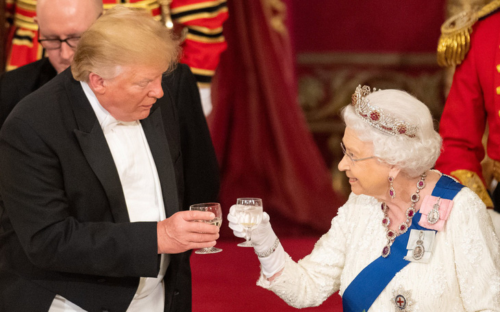 Nữ hoàng Anh tán tụng quan hệ Anh - Mỹ, Tổng thống Trump tán tụng Nữ hoàng