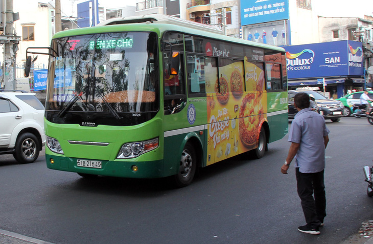 Quảng cáo trên xe buýt TP.HCM: Chủ nhãn hàng có thể trực tiếp đấu giá - Ảnh 1.