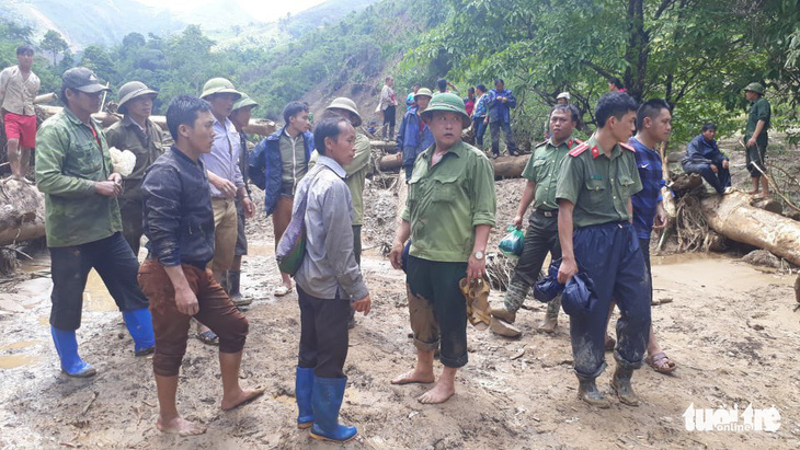 Mẹ mang bầu cùng con 1 tuổi bị lũ cuốn mất tích - Ảnh 4.