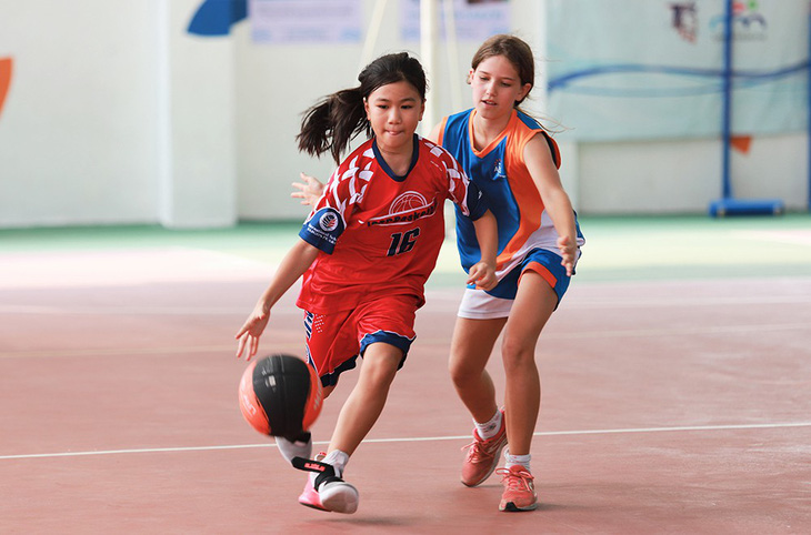 Thể thao giúp trẻ dễ hòa nhập và làm việc tập thể - Ảnh 2.
