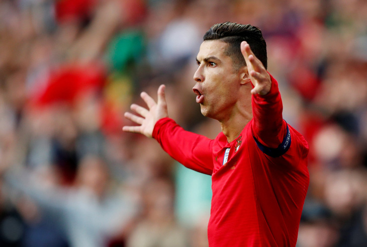 Ronaldo lập hat-trick, Bồ Đào Nha vào chung kết UEFA Nations League - Ảnh 1.
