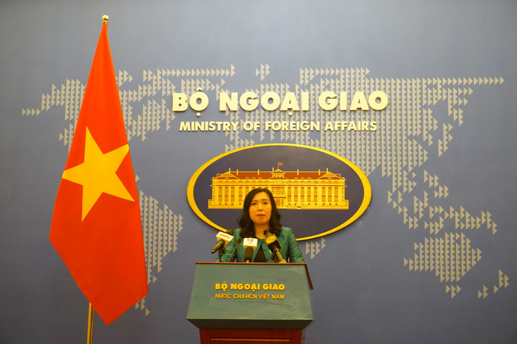Việt Nam phản đối sách giáo khoa Trung Quốc xuyên tạc chủ quyền ở Biển Đông - Ảnh 1.