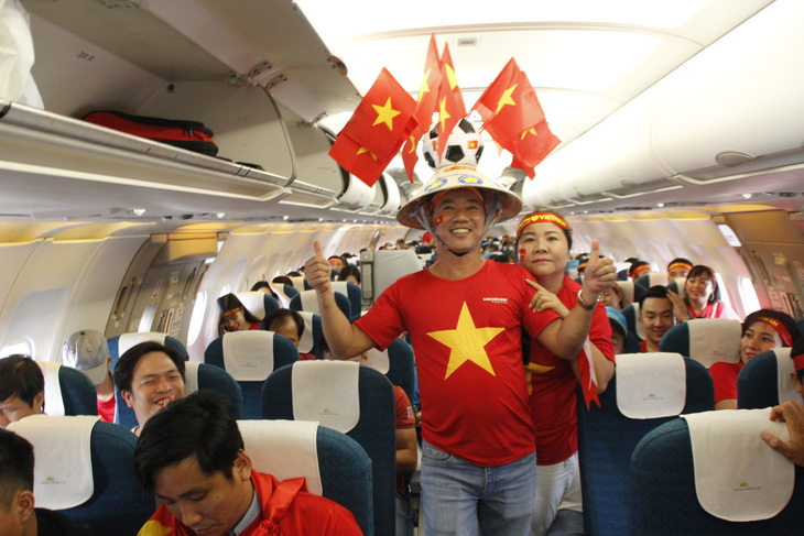 Tour xem Việt Nam đá chung kết Kings Cup có giá gần 14 triệu - Ảnh 1.