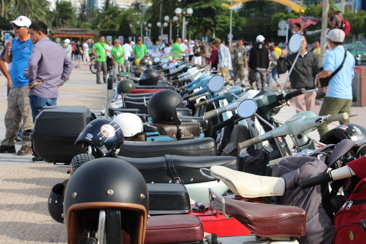 400 xe Vespa và ôtô cổ hội ngộ tại Nha Trang - Ảnh 10.